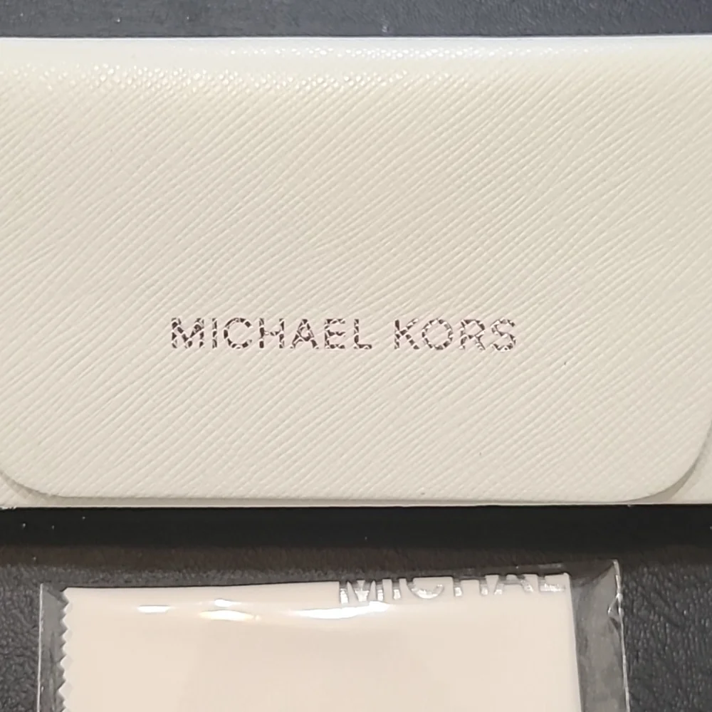 MICHAEL KORS White Eyeglass Case w/Cleaning Wipe